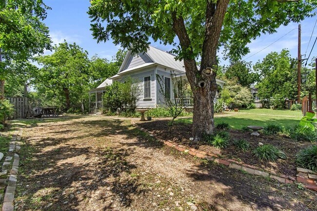 Building Photo - 308 S Ave A