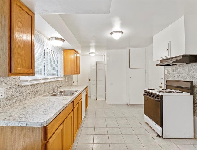 Building Photo - 8814 Vinearbor St