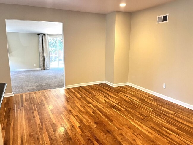 Building Photo - 5657 Barclay Ave