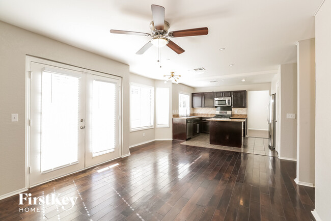 Foto del edificio - 1406 Harmony Hill Dr