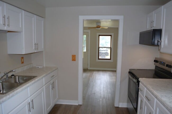 Building Photo - 1704 9th St