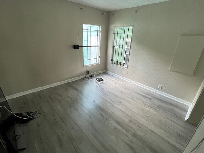 Foto del edificio - 4534 Charter St
