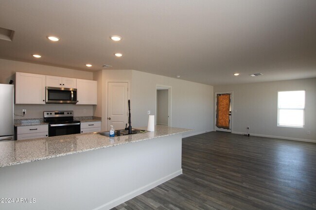 Building Photo - 3750 San Carlos Dr