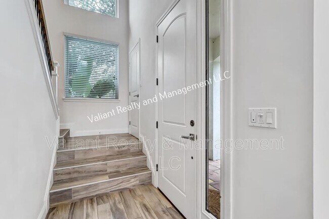 Building Photo - 13305 Santorini Dr