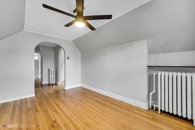 Building Photo - 3325 W Berteau Ave