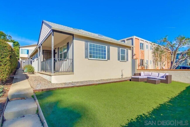 Building Photo - 1054 Turquoise St