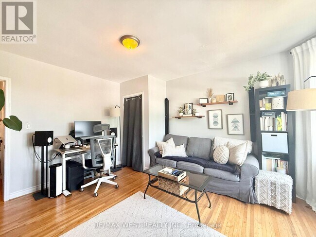 Photo du bâtiment - 161 Greenwood Ave