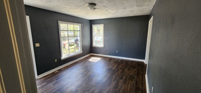 Building Photo - 467 Boling St