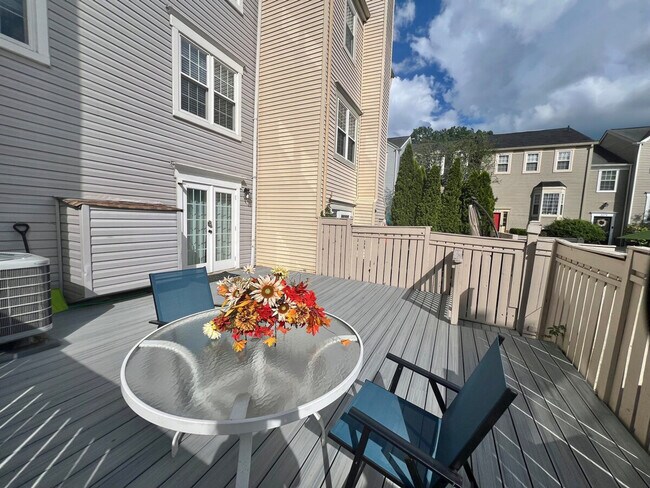 Foto del edificio - 11874 Sunrise Valley Dr