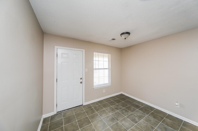 Foto del edificio - 4663 Royal View Dr