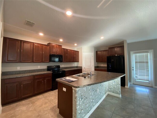 Building Photo - 10136 Golden Wonder Ln
