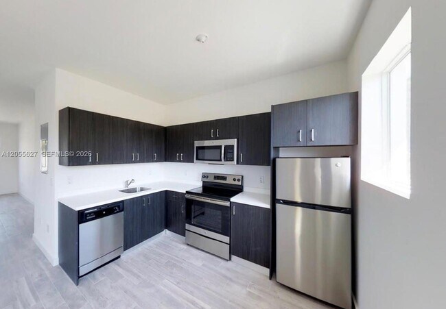 Building Photo - 321 S Shore Dr