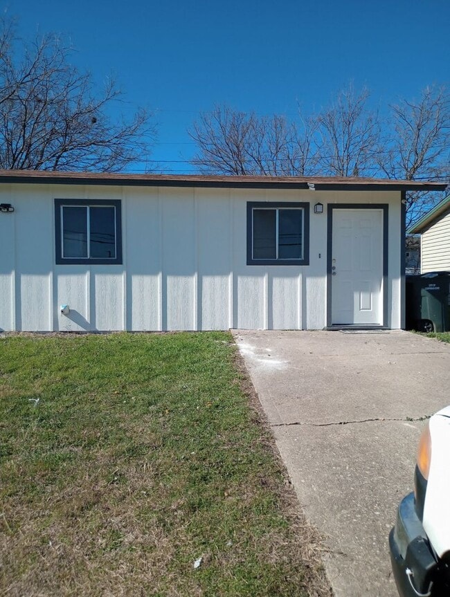 Building Photo - 1204 Georgetown Rd
