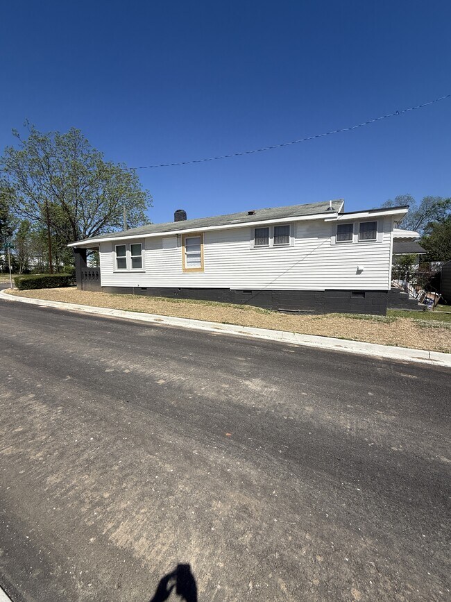 Building Photo - 537 37th Terrace W