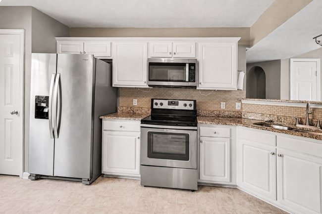 Building Photo - Charming Townhome near Percy Priest
