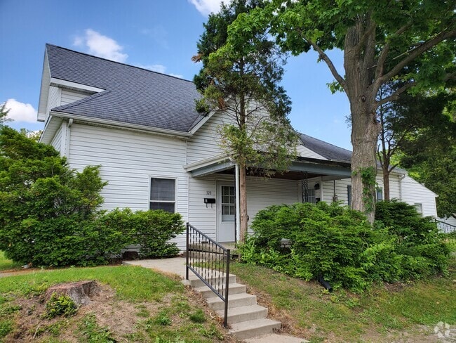 Building Photo - 328 Milton Ave