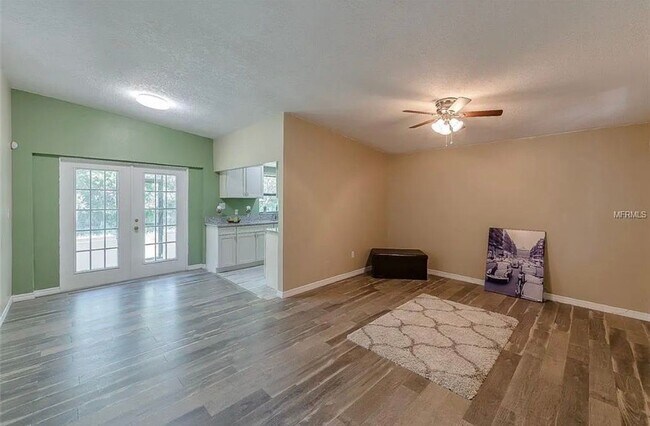 Building Photo - 5321 Grandview Dr