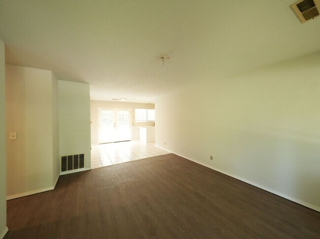 Foto del edificio - Beautifully Redone 3 Bedroom House! Availa...