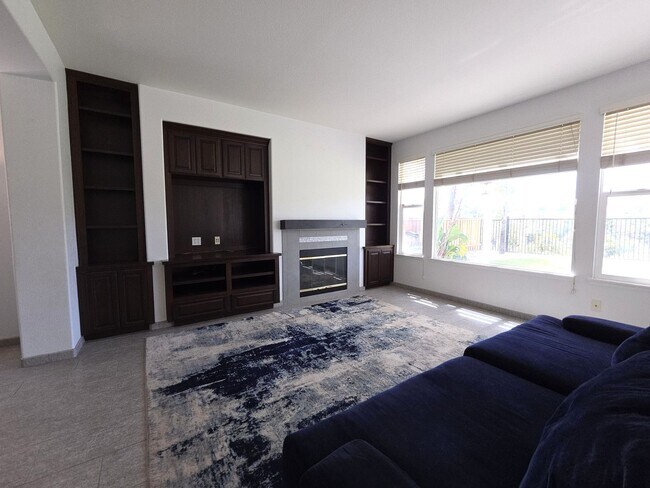 Foto del edificio - Gorgeous Upgraded Sabre Springs Home