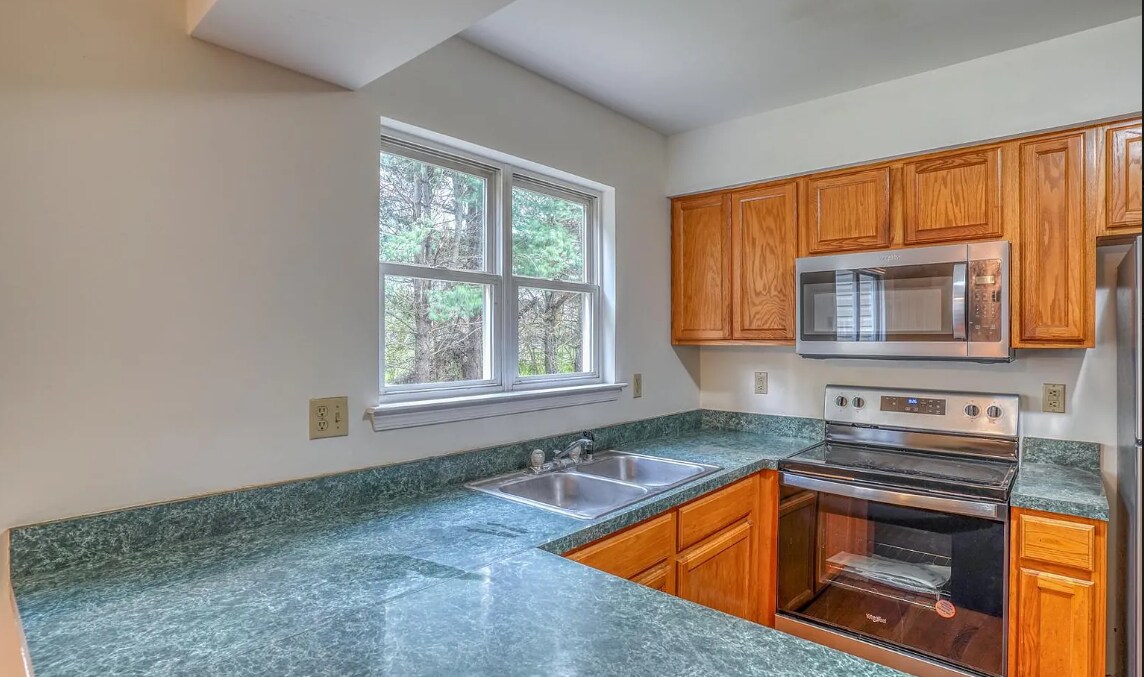 Building Photo - 214 Northdown Dr