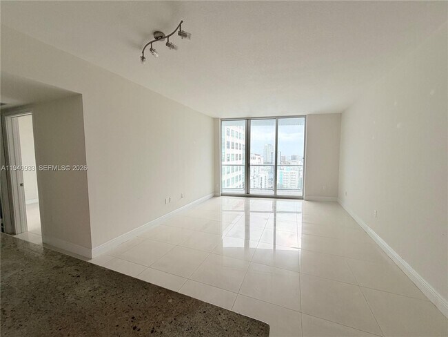 Foto del edificio - 185 SW 7th St