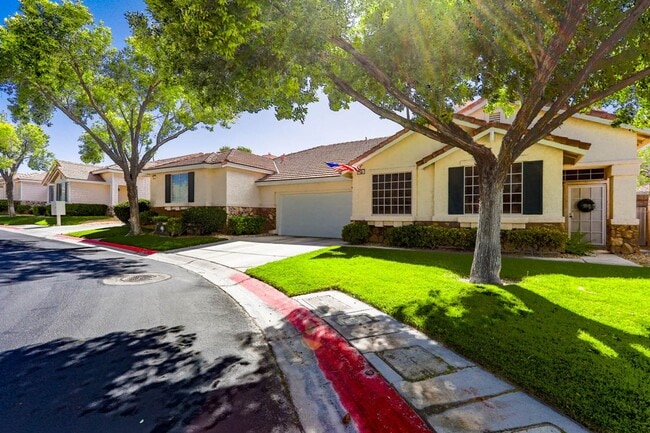 Building Photo - Beautiful One Story 2 Bedroom Townhome With 2 Car Attached Garage