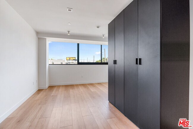 Foto del edificio - 3688 Overland Ave