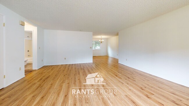 Foto del edificio - Spacious 3-Bed 2-Bath Tumwater Home with Large Yard! Close to I-5!