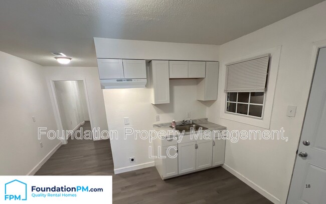 Foto del edificio - 2773 Waverly Ave