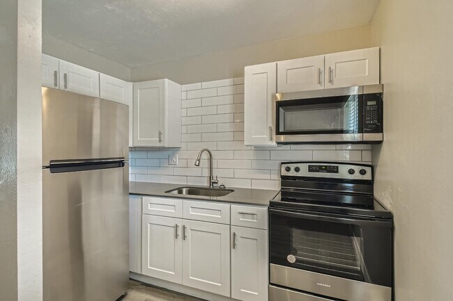 5902 W Royal Palm Rd Glendale-grande-021-016-Cocina-1500x1000-72dpi Grande - Rise at the Palms