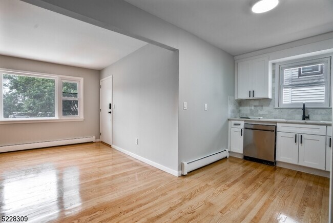Building Photo - 1087 Julia St