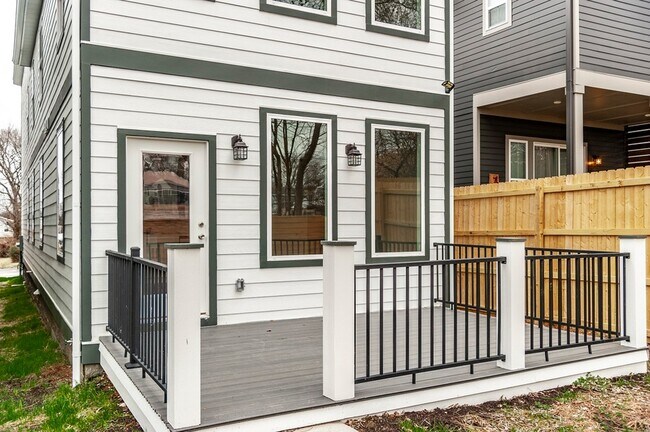 Foto del edificio - 300 Prince Ave