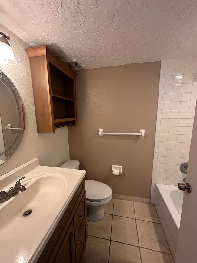 Foto del edificio - 409 Meadow Ln