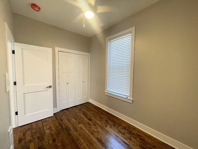 Foto del edificio - 4815 W Ainslie St