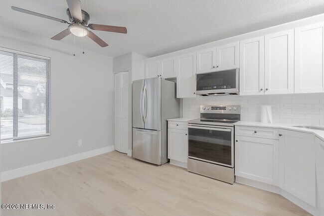 Building Photo - 2131 Sea Hawk Dr