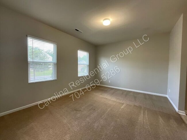 Building Photo - 9143 Magnolia Lily Ave