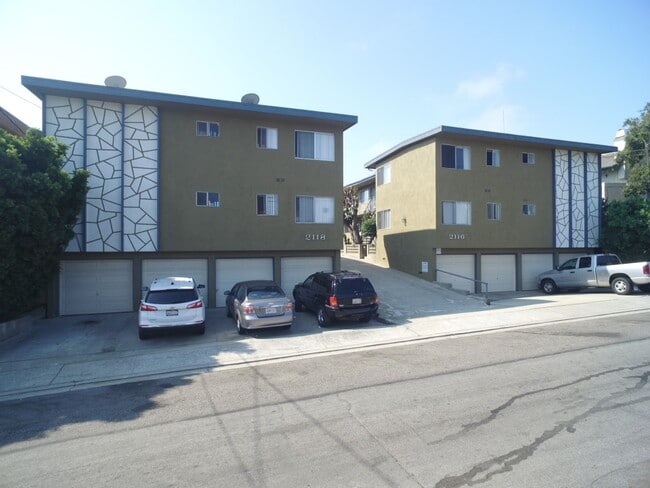 Building Photo - 2118 Vanderbilt Ln