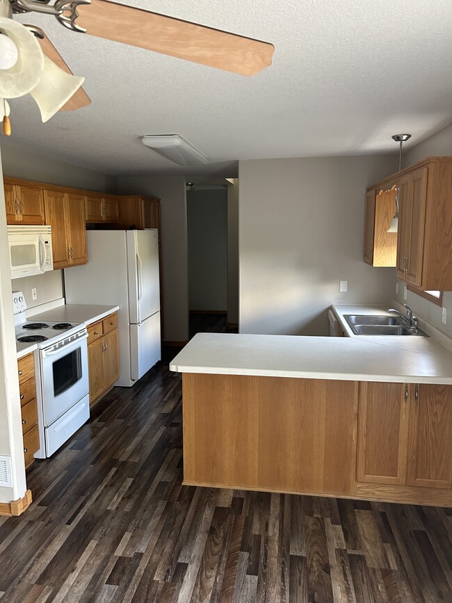 Building Photo - 1035 Petra Ct SW