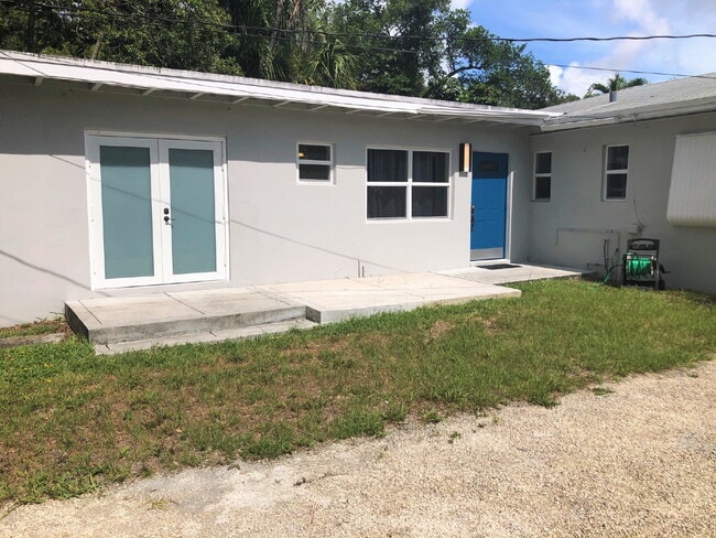 Building Photo - Charming & Private Furnished 1/1 in Croiss...