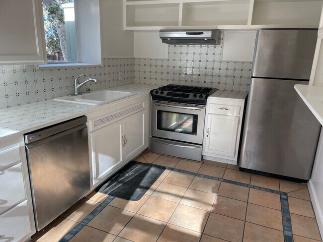 Foto del edificio - Adorable Two-Bedroom in the Hillcrest Area of Pacific Grove!