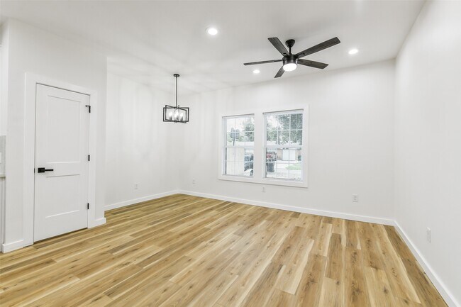 Foto del edificio - 6103 Cavalier St