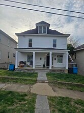 Building Photo - 809 6th St SE