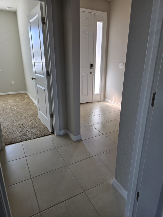 Building Photo - 5833 SW 85th Pl