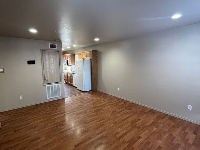 Building Photo - 116 E Carthage Ave