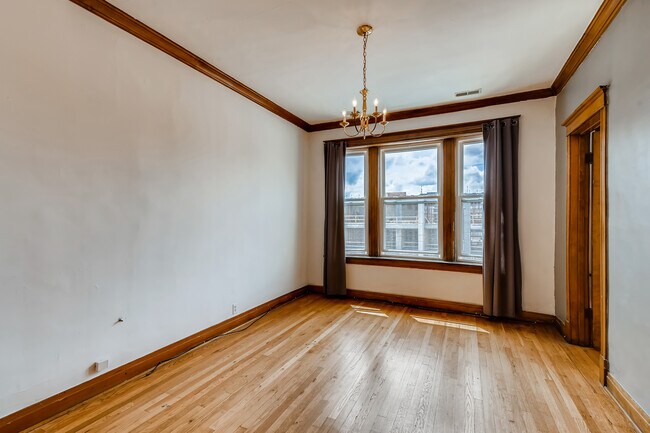 Building Photo - 851 N Western Ave