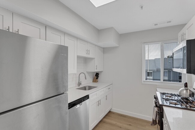 Building Photo - Hillstone Apartments