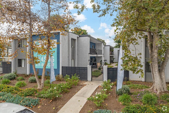 Vista desde la calle - Valle at 9151 Kenwood