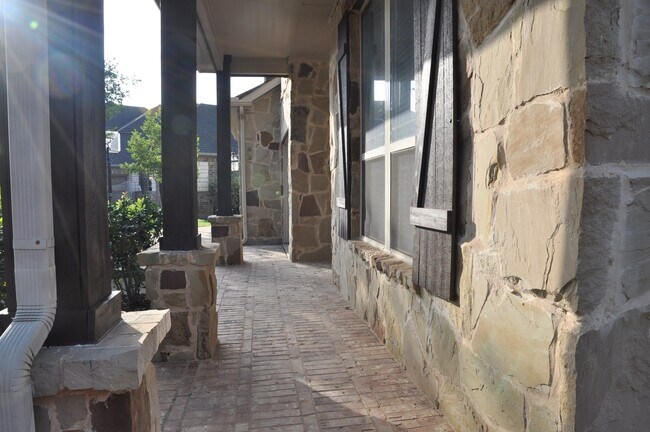 Foto del edificio - 27619 Lodgemist Ct