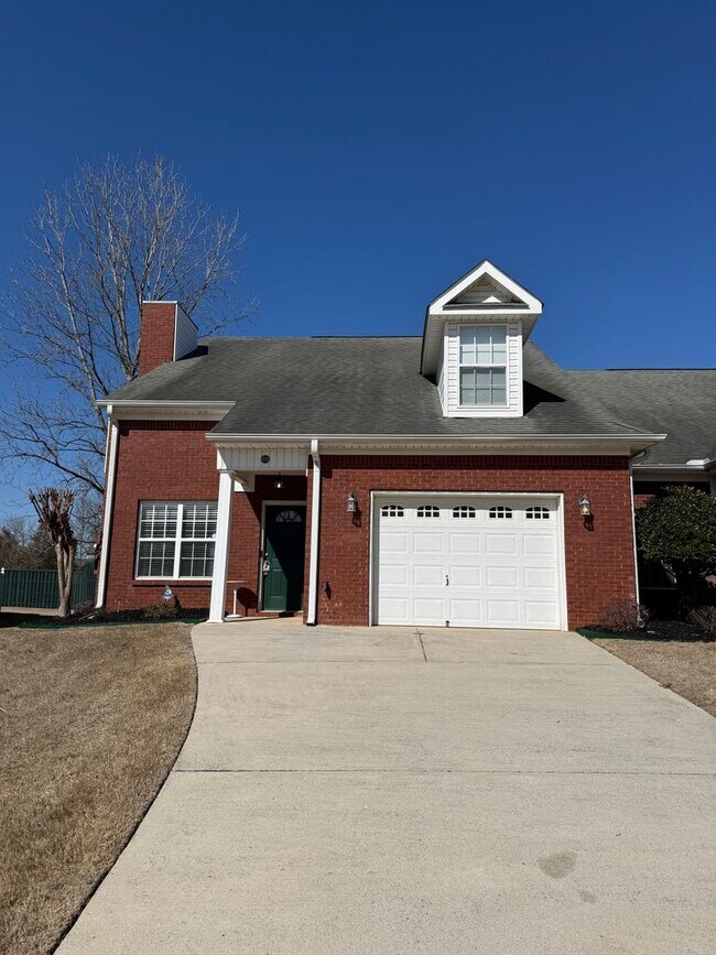 Building Photo - Well-Maintained Home in Convenient Madison Location