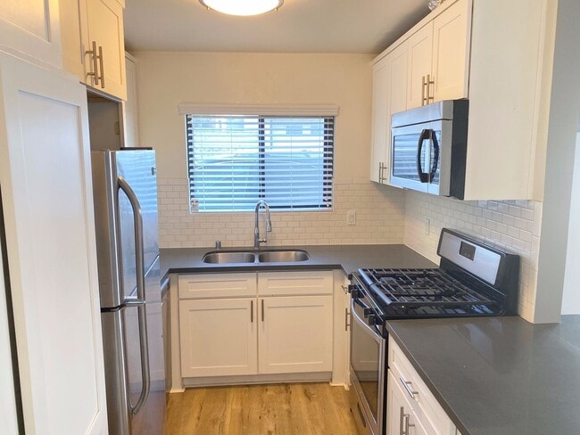 Building Photo - 521 Indiana St